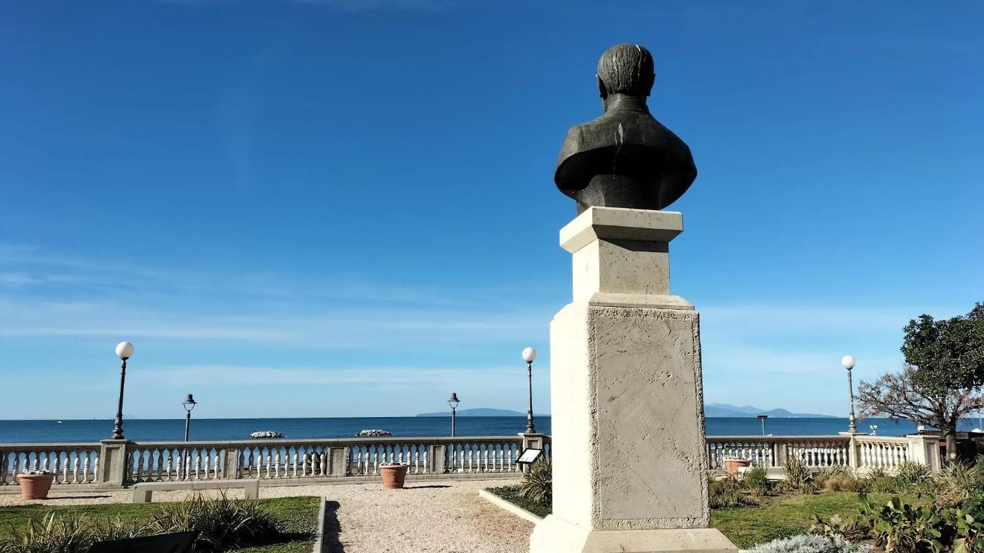 Appartamento Con Ampio Terrazzo Vista Mare Follonica